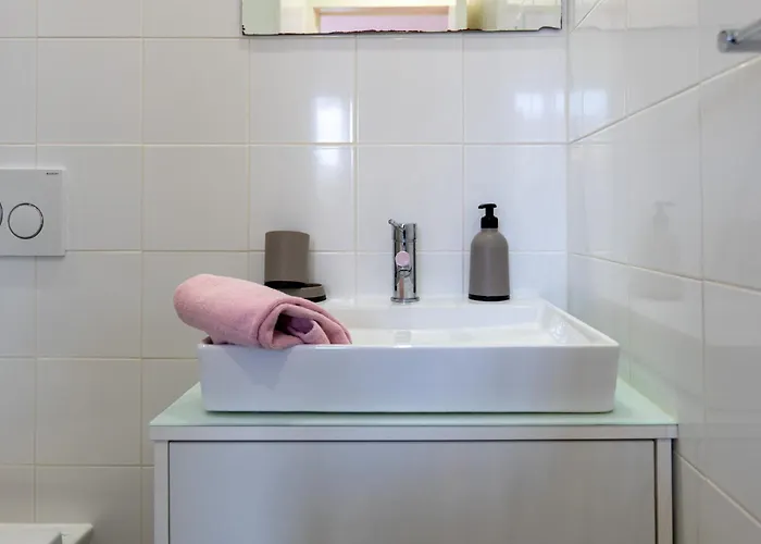 A Window To - In The Heart Of The City * Oporto