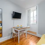 Апартаменты A Window To - In The Heart Of The City Порту