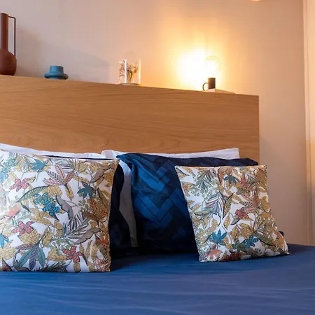 Апартаменты A Window To - In The Heart Of The City